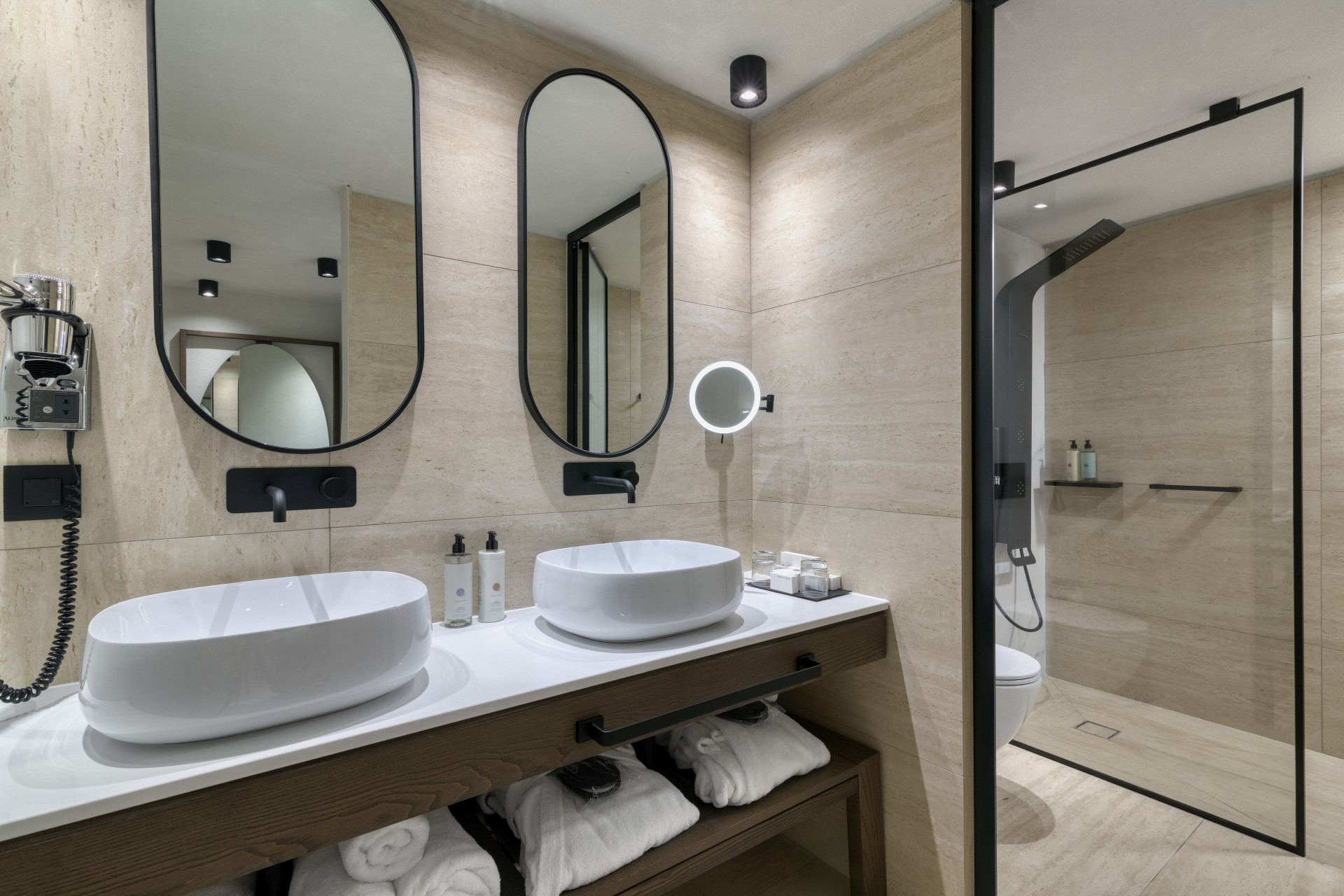 Maisonette_Side_Sea_View_Bathroom_ground_floor