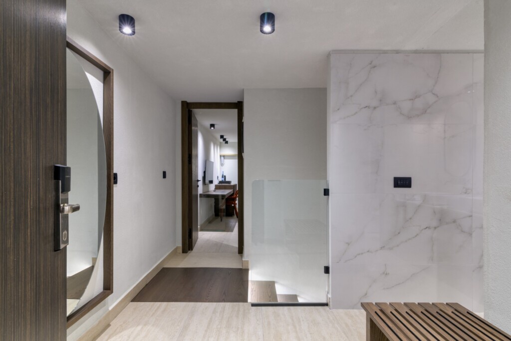 Maisonette_Side_Sea_View_Bedroom_entrance_hall