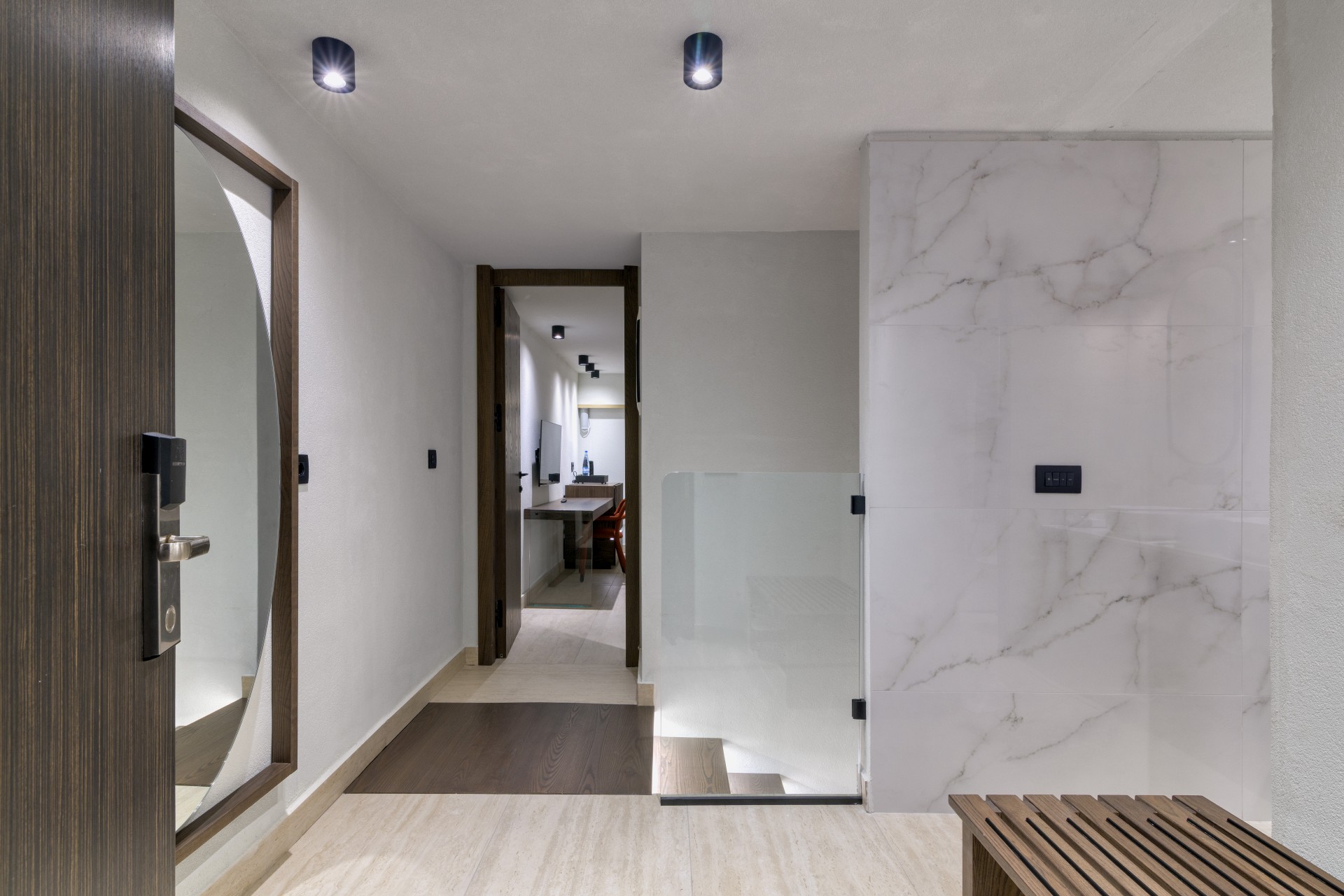 Maisonette_Side_Sea_View_Bedroom_entrance_hall