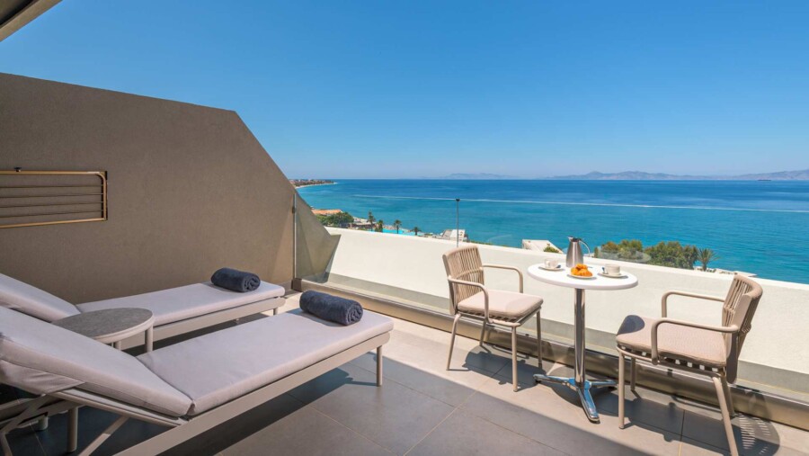 Premium Double-twin room Furnished Balcony