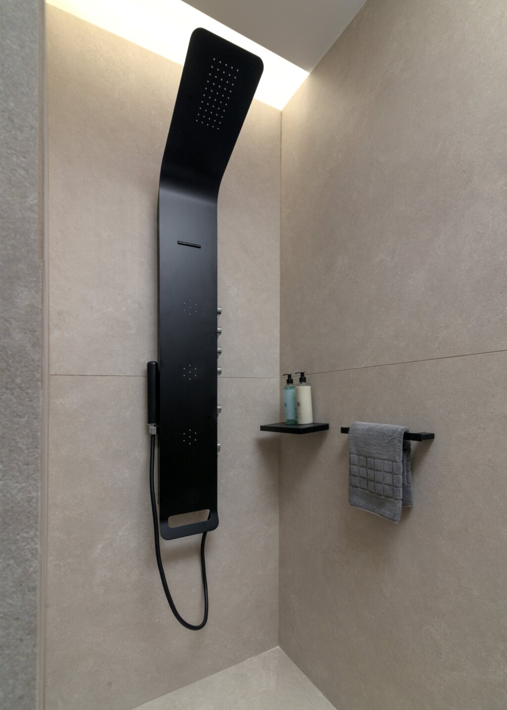 Premium_Double_Twin_Bathroom-shower