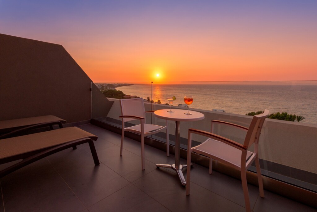 Premium_Double_Twin_Furnished-Balcony-Sunset-View