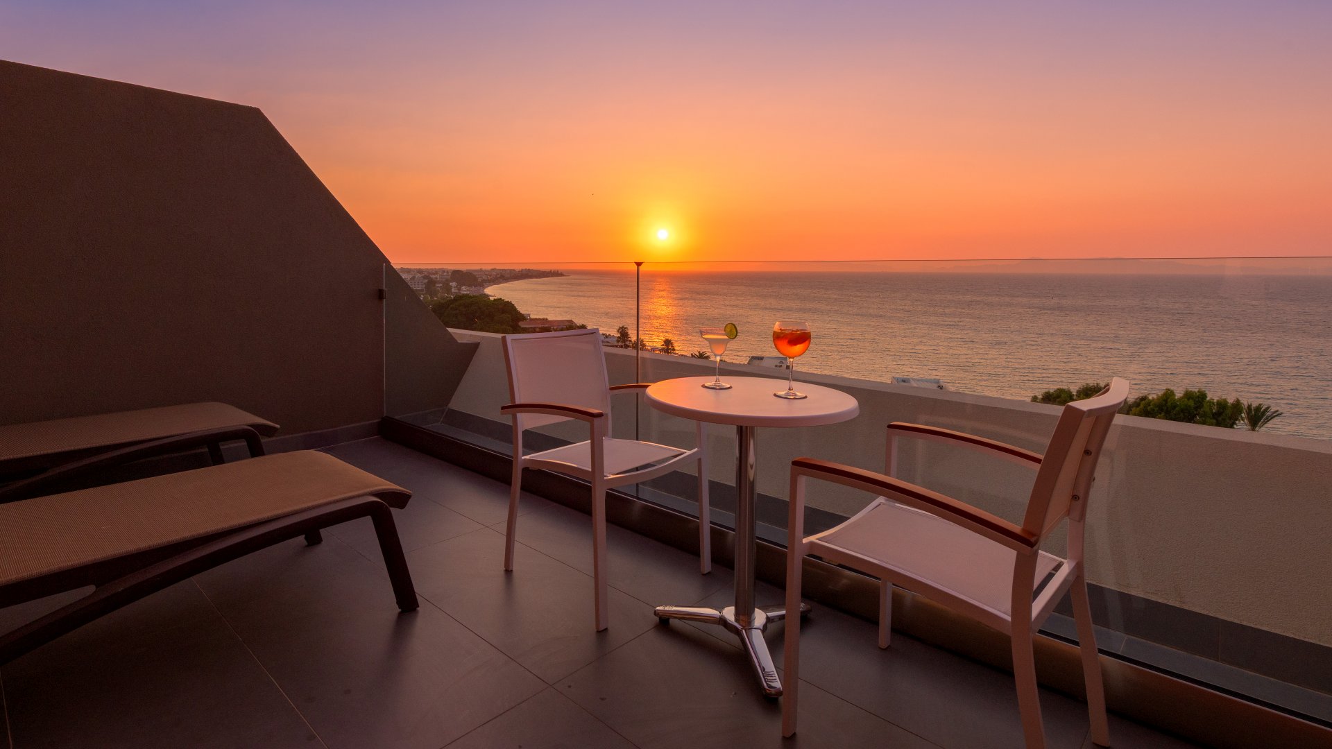 Premium_Double_Twin_Furnished-Balcony-Sunset-View-drf