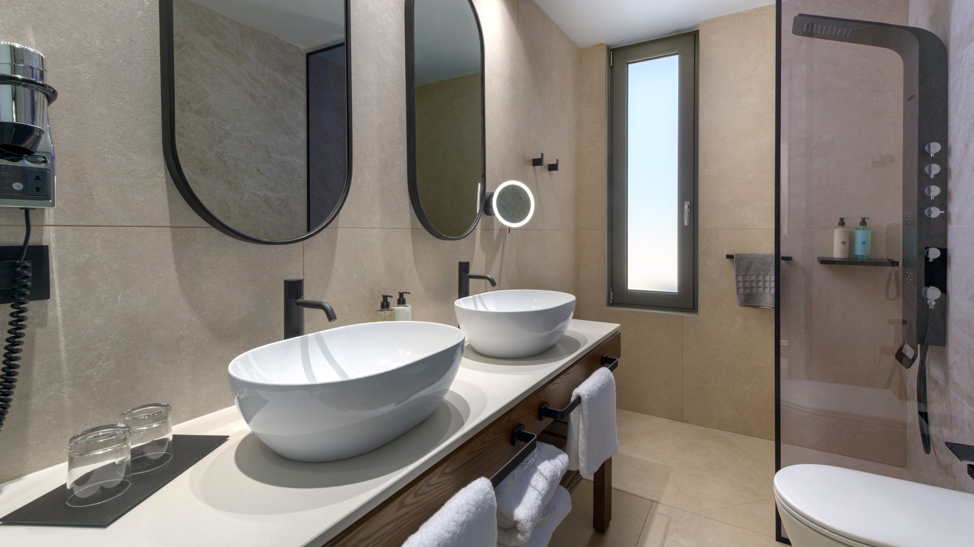 Premium_Suite_Bathroom-1DRF