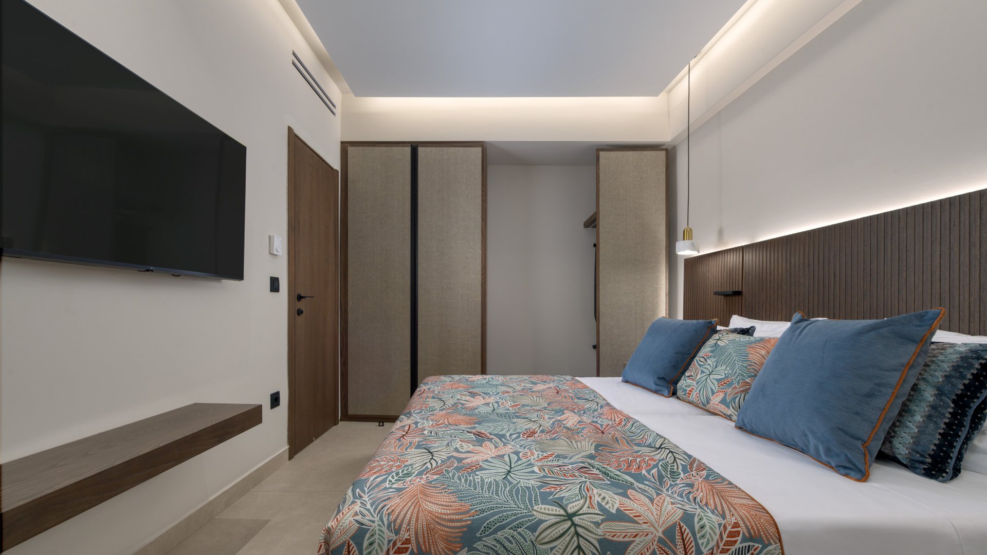 Premium_Suite_Bedroom-DRb