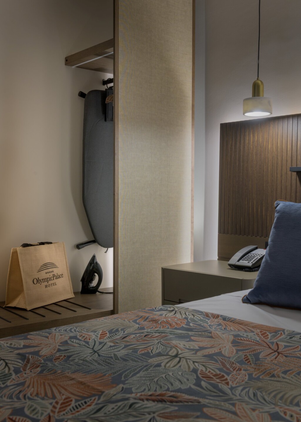 Premium_Suite_Bedroom-c