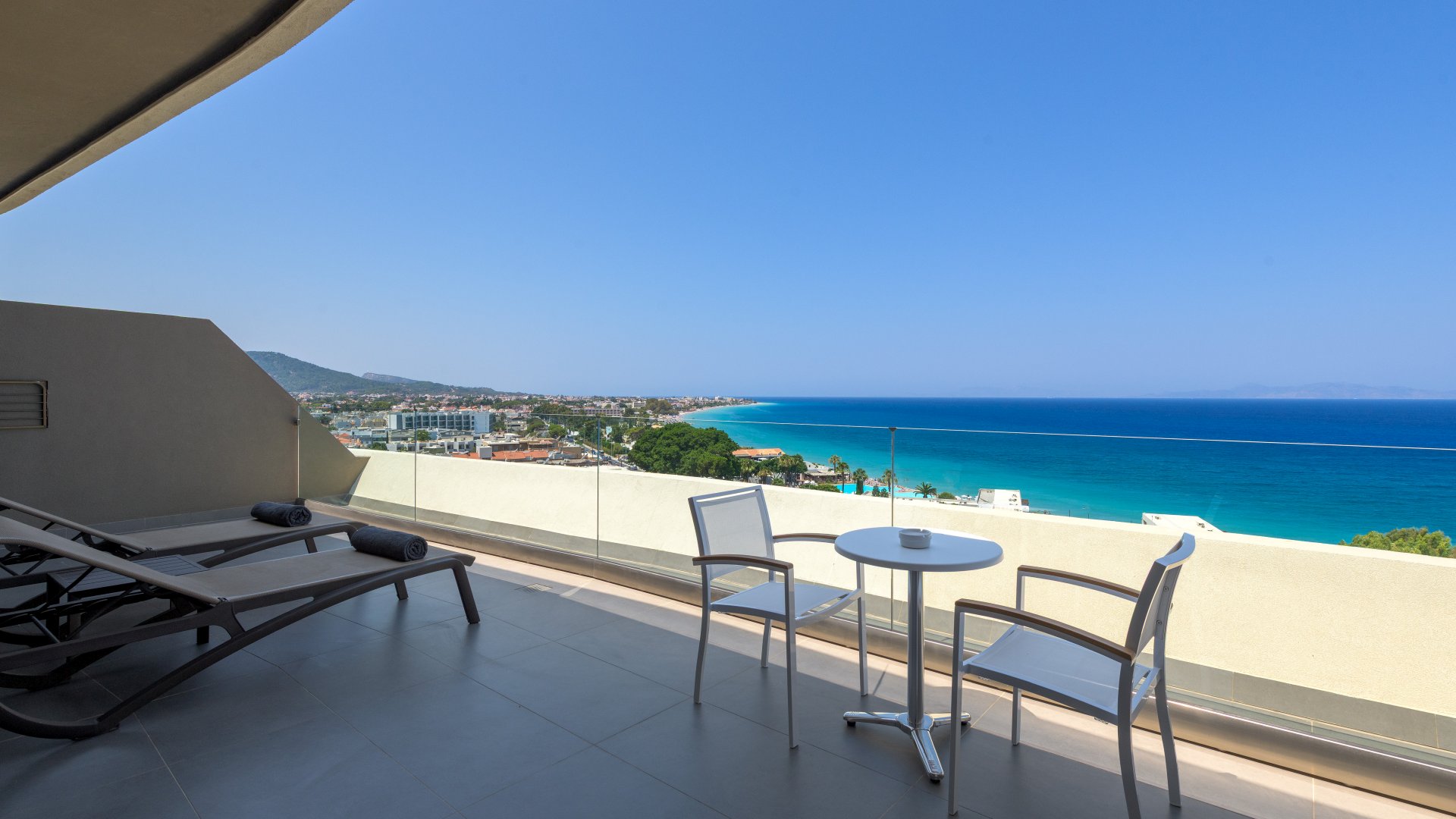 Premium_Suite_Furnished_Balcony-morning-view-DRF