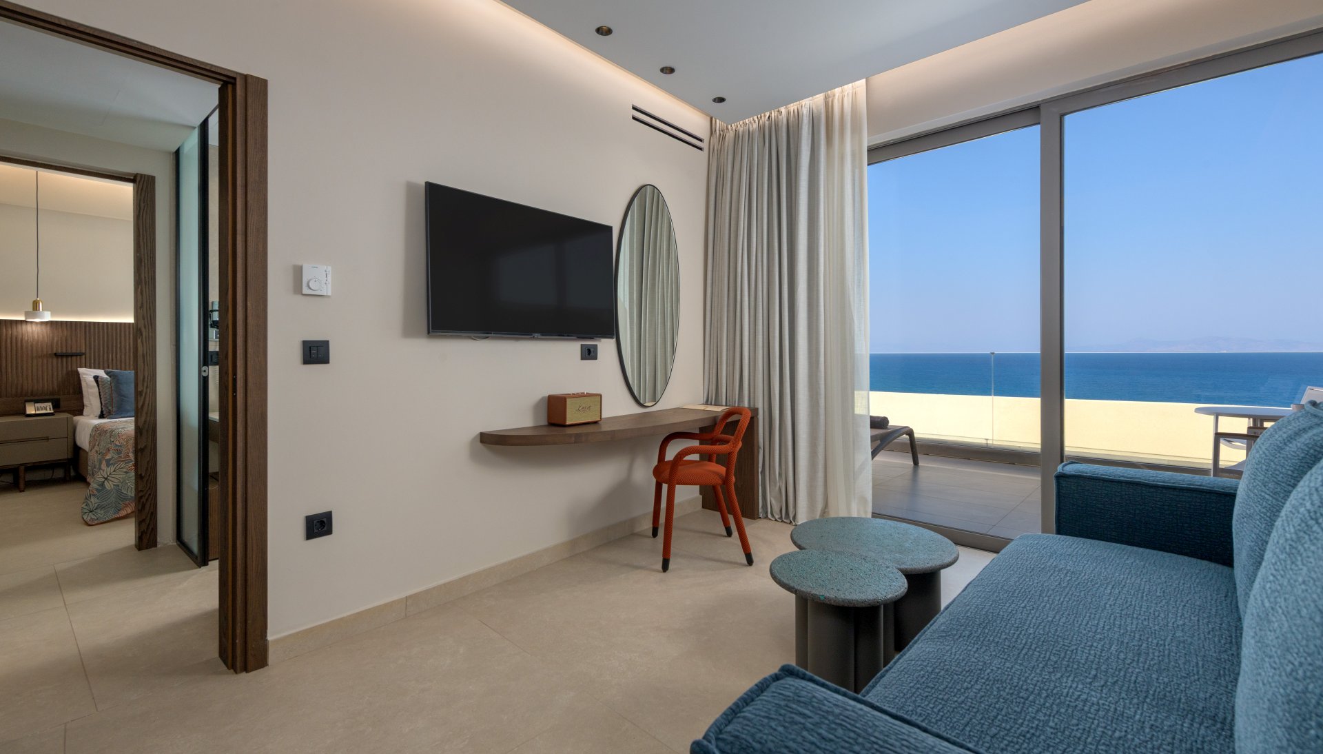 Premium_Suite_Livingroom-drfb